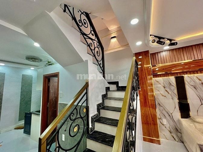 Bán nhà phố đẹp hxh 749 Huỳnh Tấn Phát, phường Phú Thuận, Quận 7,
