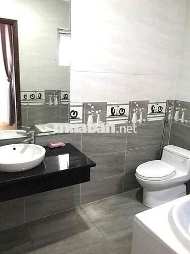 NHÀ CHO THUÊ 3 LẦU CÓ: 6PN NẰM BÊN TRƯỜNG HỌC ĐÔNG HOÀ - DĨ AN