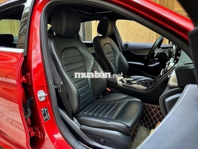 Mercedes C Class C300 AMG 2017  xe đi ít, màu đẹp