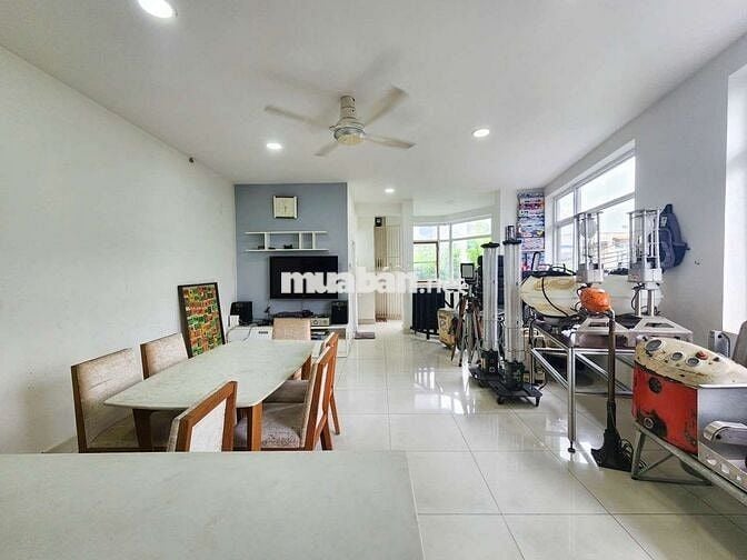 Căn góc đường số Tân quy ngang 5 ,4 tầng lầu ,giá:14,9 tỷ thương lương