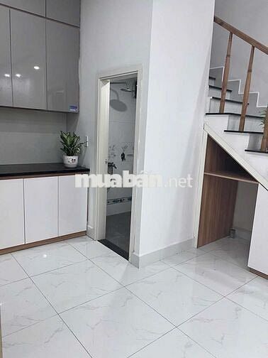 Nhà 1 trệt 1 lầu, 2 phòng ngủ, diện tích 32m2, pháp lý chuẩn