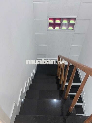 Nhà 1 trệt 1 lầu, 2 phòng ngủ, diện tích 32m2, pháp lý chuẩn