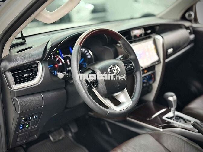 TOYOTA FORTUNER 2.4L DẦU 4x2 AT SIÊU ĐẸP