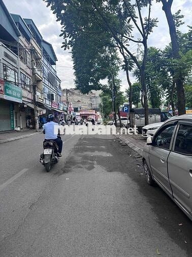 Nhà Phố Dương Văn Bé tìm chủ đầu tiên. Ô tô đỗ