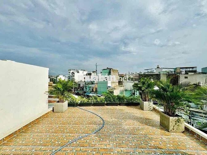 SIÊU PHẨM MỚI XÂY - 5 TẦNG DTSD 200M2- KẾ BÊN EMART -OTO NGỦ TRONG NHA