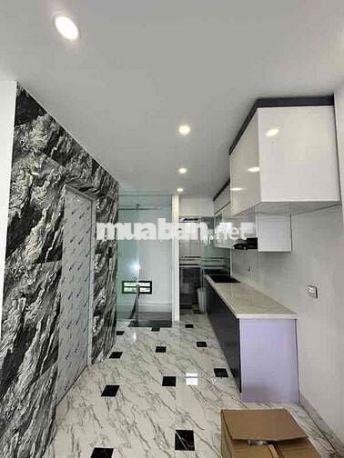 Nhà Phố Dương Văn Bé tìm chủ đầu tiên. Ô tô đỗ