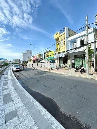 Bán nhà trệt lầu đường huỳnh cương