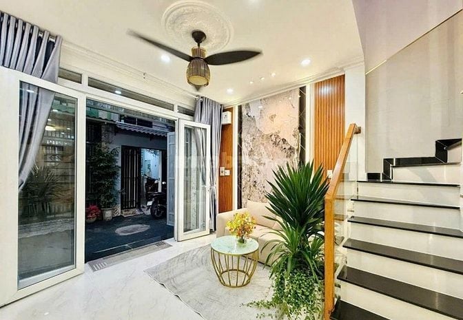 Bán gấp nhà mặt phố Hồ Văn Cống, giá chỉ 3,6 tỷ, 150m2, 3PN, 4WC, full