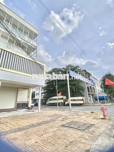 Cho Thuê Nhà Trệt 3 Lầu Thang Máy Góc 2MT QL1A & Khu Văn Hoá Tây Đô