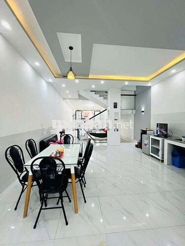 CHO THUÊ NHÀ 2 LẦU MỚI RỘNG KDC 586 FULL NỘI THẤT GIÁ 15TR/THÁNG
