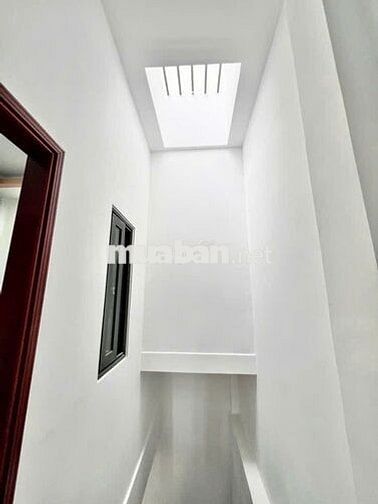 NHÀ ĐẸP 2 TẦNG (4X9,5)M2, HẺM XE HƠI, NGAY NGÃ TƯ 4 XÃ, 4,35 TỶ CÒN TL
