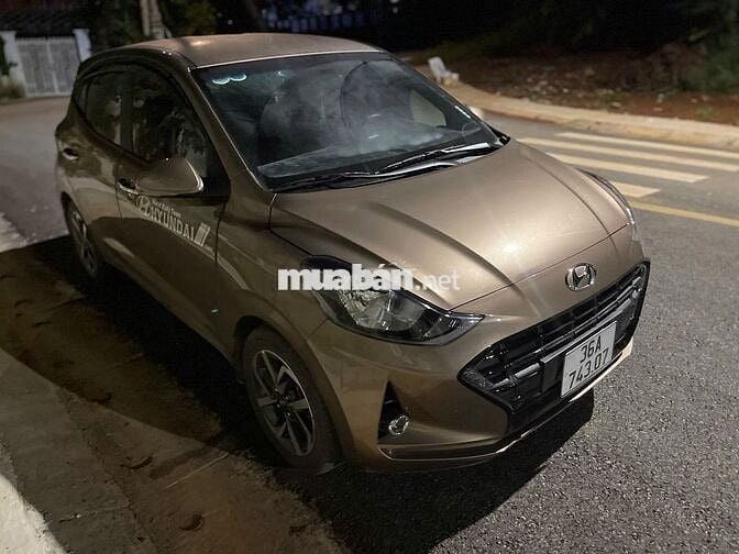 Hyundai Grand i10 2022 1.2 AT - 12000 km màu đồng