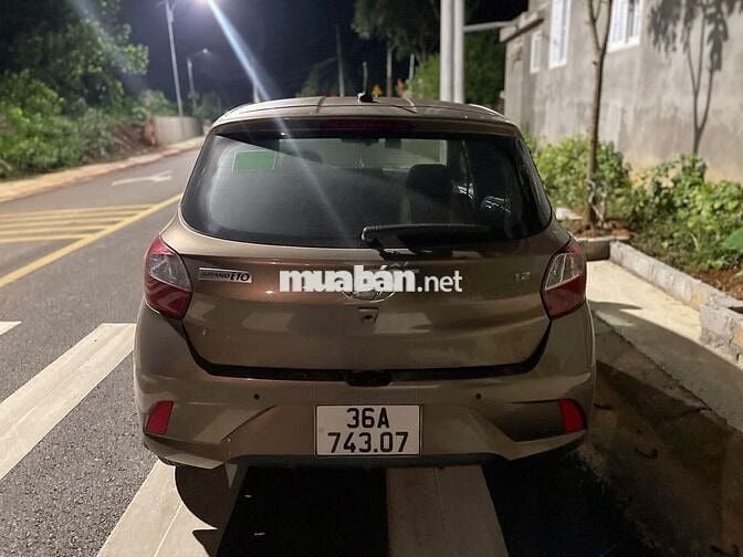 Hyundai Grand i10 2022 1.2 AT - 12000 km màu đồng