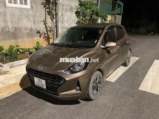 Hyundai Grand i10 2022 1.2 AT - 12000 km màu đồng