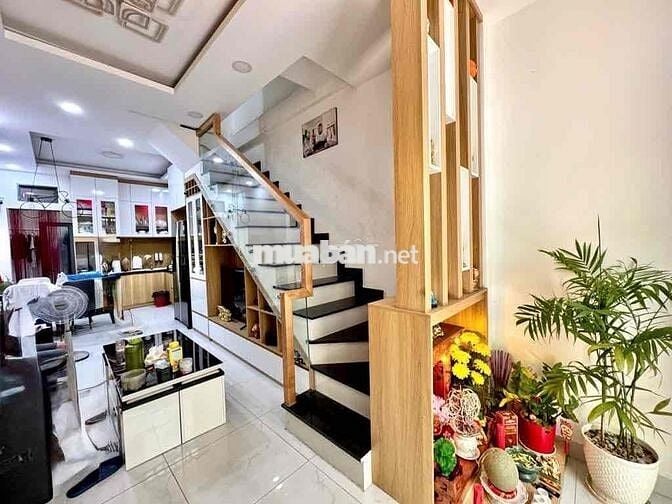 👉 Căn hiếm Hoàng Hoa Thám – 33m², 3 tầng, hẻm xe hơi, full nội thất