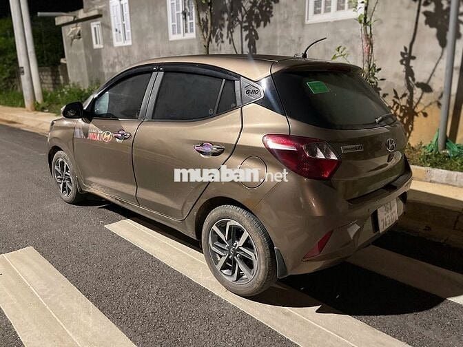 Hyundai Grand i10 2022 1.2 AT - 12000 km màu đồng