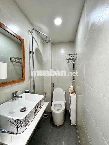 👉 Căn hiếm Hoàng Hoa Thám – 33m², 3 tầng, hẻm xe hơi, full nội thất