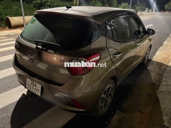 Hyundai Grand i10 2022 1.2 AT - 12000 km màu đồng