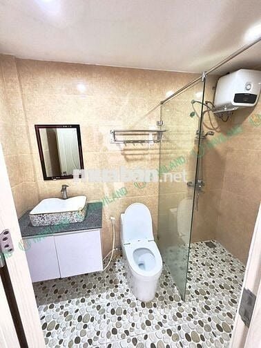 Studio hồ bơi 40m2, ban công, view biển. Dọn phòng hàng tuần.