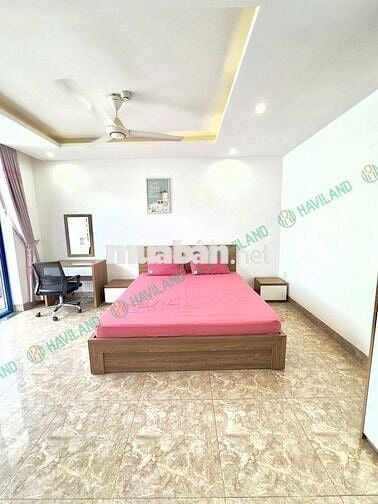 Studio hồ bơi 40m2, ban công, view biển. Dọn phòng hàng tuần.