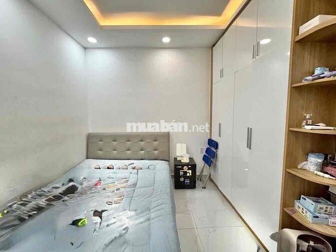 👉 Căn hiếm Hoàng Hoa Thám – 33m², 3 tầng, hẻm xe hơi, full nội thất