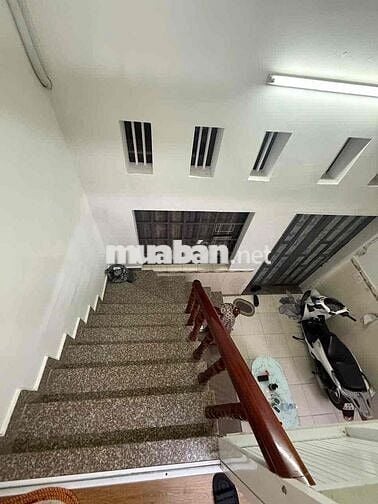 Nhà thuê Nguyên căn Trệt ,lầu -30m