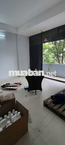 HOÀNG QUỐC VIỆT - CẦU GIẤY, 70m2 x 4T, MT:5m. Chia 2 phòng, đủ ĐH,NL.