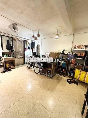Sang mặt bằng kinh doanh Võ Văn Tần Q3