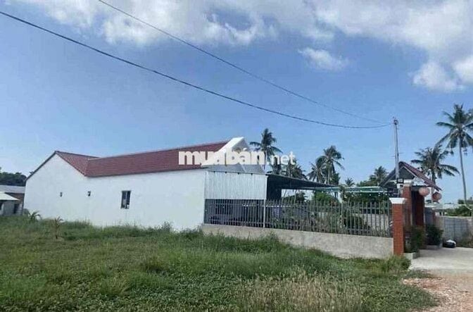 ÔNG BÀ LỚN TUỔI CẦN BÁN GẤP LÔ ĐẤT VƯỜN