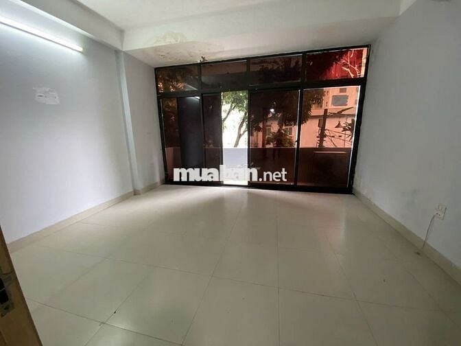 HOÀNG QUỐC VIỆT - CẦU GIẤY, 70m2 x 4T, MT:5m. Chia 2 phòng, đủ ĐH,NL.