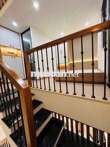 Bán Nhà Ngõ Quỳnh 20M x 4T, MT: 4M Giá 4,7 Tỷ. 20m ra mặt phố Bạch Mai