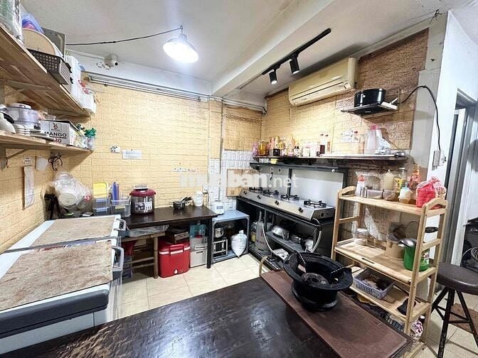 Sang mặt bằng kinh doanh Võ Văn Tần Q3