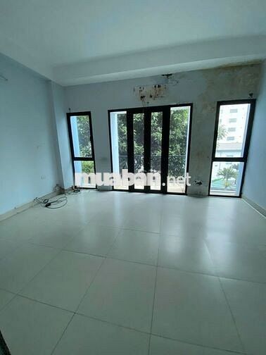 HOÀNG QUỐC VIỆT - CẦU GIẤY, 70m2 x 4T, MT:5m. Chia 2 phòng, đủ ĐH,NL.