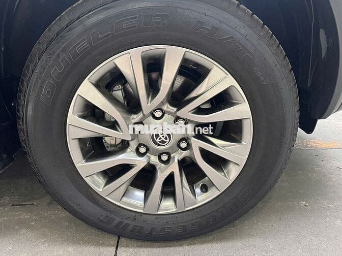 Fortuner 2.7V 4x2 AT 2024  - 2.700 km - Còn Giảm