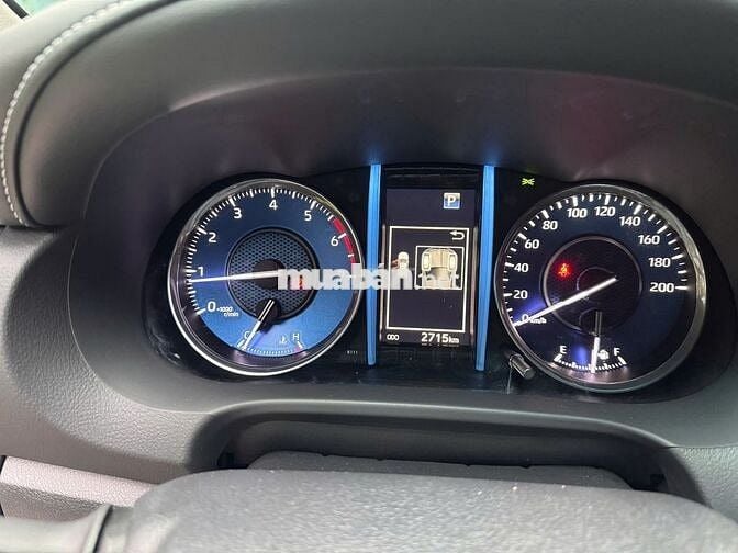Fortuner 2.7V 4x2 AT 2024  - 2.700 km - Còn Giảm