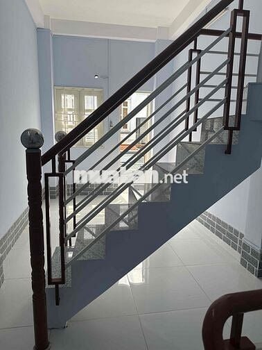 Nhà mới chính chủ, đúc 3 tầng lầu, hẻm thông thoáng (miễn trung gian)
