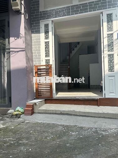 Nhà mới chính chủ, đúc 3 tầng lầu, hẻm thông thoáng (miễn trung gian)