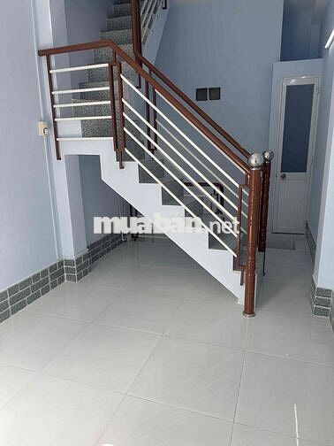 Nhà mới chính chủ, đúc 3 tầng lầu, hẻm thông thoáng (miễn trung gian)