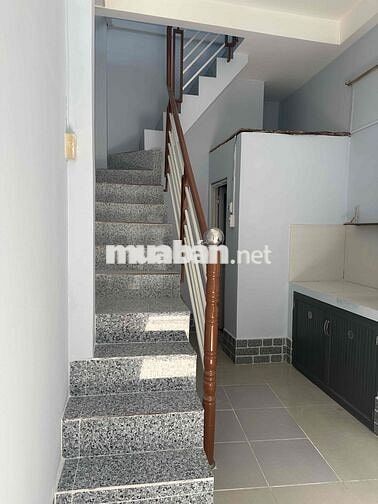 Nhà mới chính chủ, đúc 3 tầng lầu, hẻm thông thoáng (miễn trung gian)