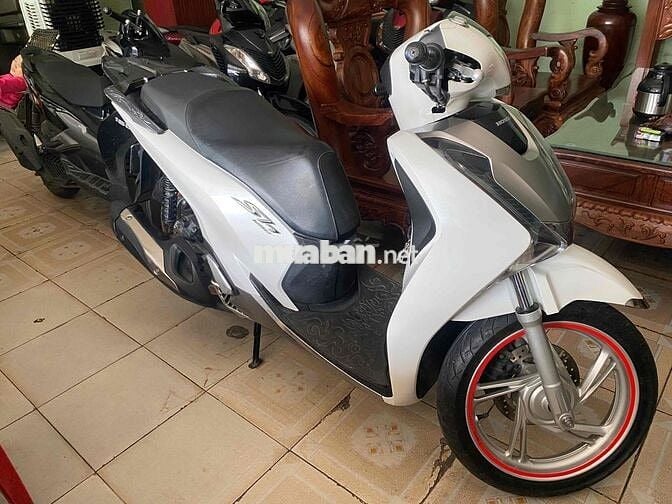 cần bán xe sh hon đa 150cc , cbs biển số sài gòn
