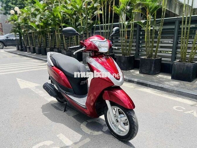 LEAD 125 mầu đỏ mận xe đang dân kín nilon