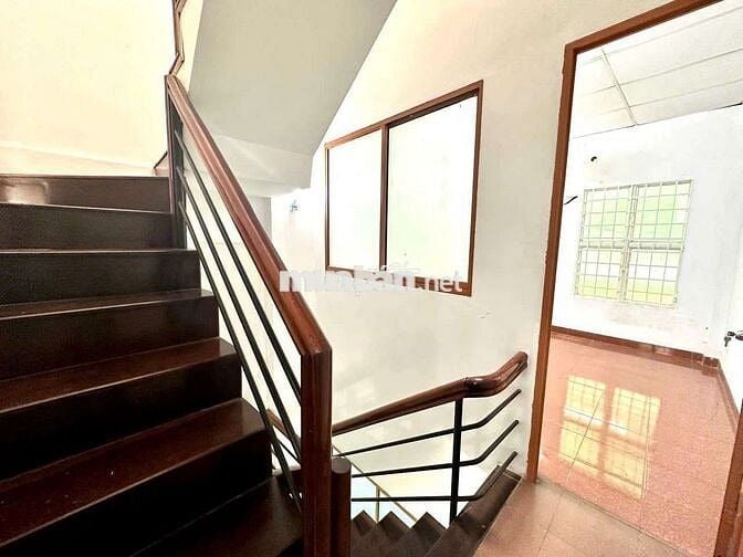 Hẻm xe hơi, sát mặt tiền, gần chợ Bà Chiểu. 5PN. Thuận tiện mở VP. Spa