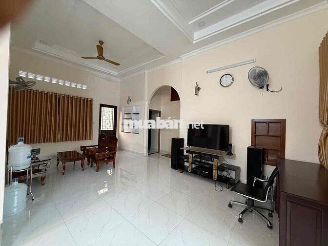 Cho Thuê Biệt Thự Khủng DT 1.700m2 Sân Vườn Siêu Rộng Có 2Pn 3Wc