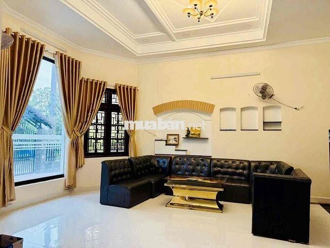 Cho Thuê Biệt Thự Khủng DT 1.700m2 Sân Vườn Siêu Rộng Có 2Pn 3Wc