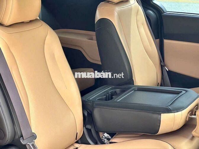 Kia carnival 2.2D premium 8S - 39000 km