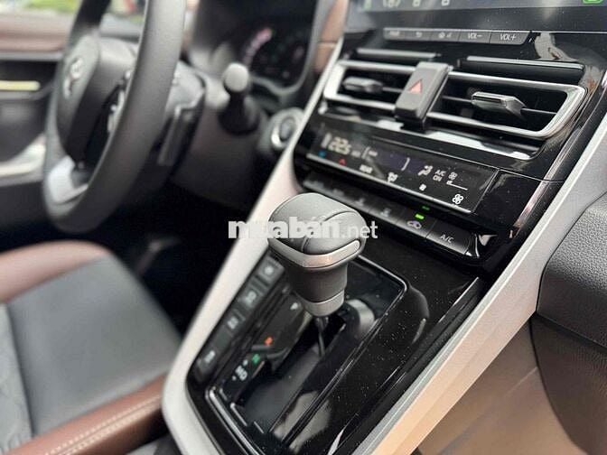 Toyota Innova Cross 2025 - 1053 km