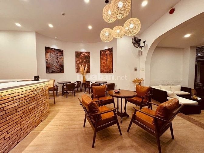 SANG KHÁCH SẠN VILLA 8 PHÒNG TẶNG CAFÉ SÂN VƯỜN Q.3 GIÁ SALE 1,350 TỶ