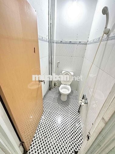 Nhà Kho 3Pha 5,6x15m (Lửng Đúc kín) Hẻm 5m. Bình Trị Đông. Bình Tân