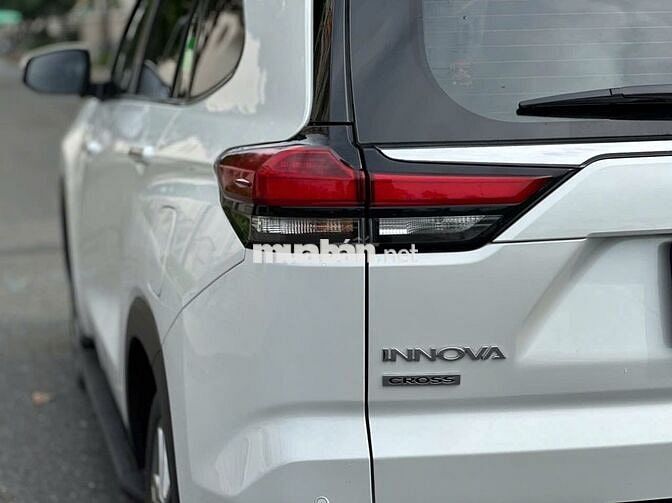 Toyota Innova 2024 Cross HEV 2.0 CVT - 5000 km