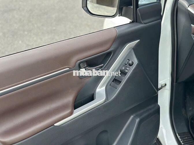 Toyota Innova 2024 Cross HEV 2.0 CVT - 5000 km